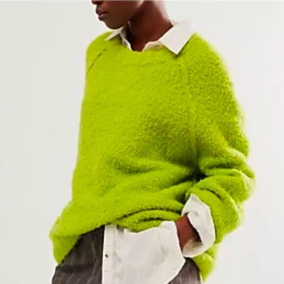 NWT FREE PEOPLE GREEN TEDDY FUZZY SOFT OVERSIZED TUNIC SWEATER- oversized item - Picture 1 of 4